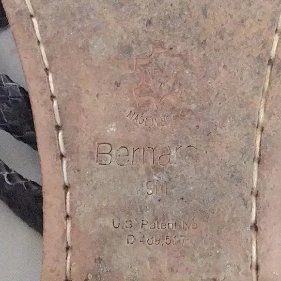 Bernardo Dark Chocolate Brown Classic Woven 9M Thong/Sandals - Picture 6 of 6